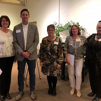 Merit Award Bouquet For You” Oil by Wanda Yuhas Weller “A purely poetic painting with a spill and spray of multi-colored daisies going this way n’ that. An immediacy is achieved by creative cropping of the vase and the soft, fluid edges, which directs our attention to the glorious color of the flowers. There is a lyrical fluidity and playfulness to this piece.”