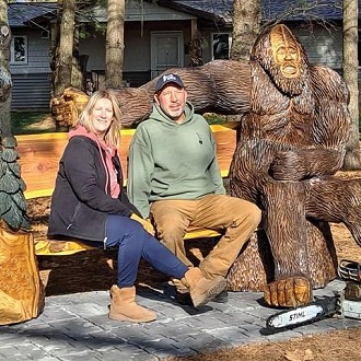 Daven & Bonnie Horn, Chainsaw Sculptures Eagle Leather Artisan W6714 State Hwy 144, Random Lake, WI