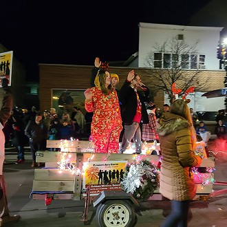 Mill Street Live in the 2022 Plymouth Holiday Parade!